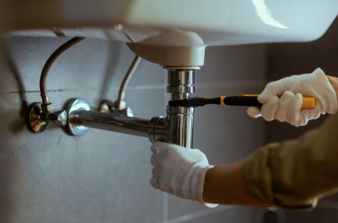 Burst Pipe at Night? 5 Things to Do Before an Emergency Plumber Arrives